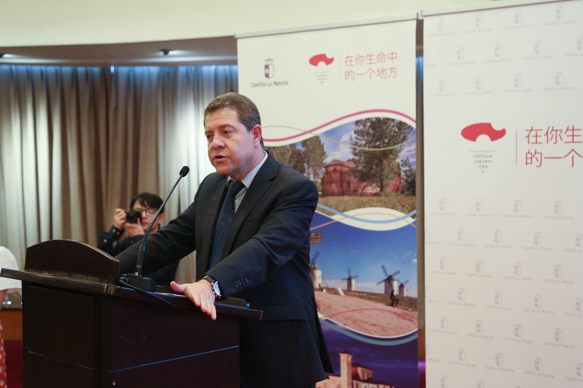 Emiliano García-Page en la presentación turística de la región en China.