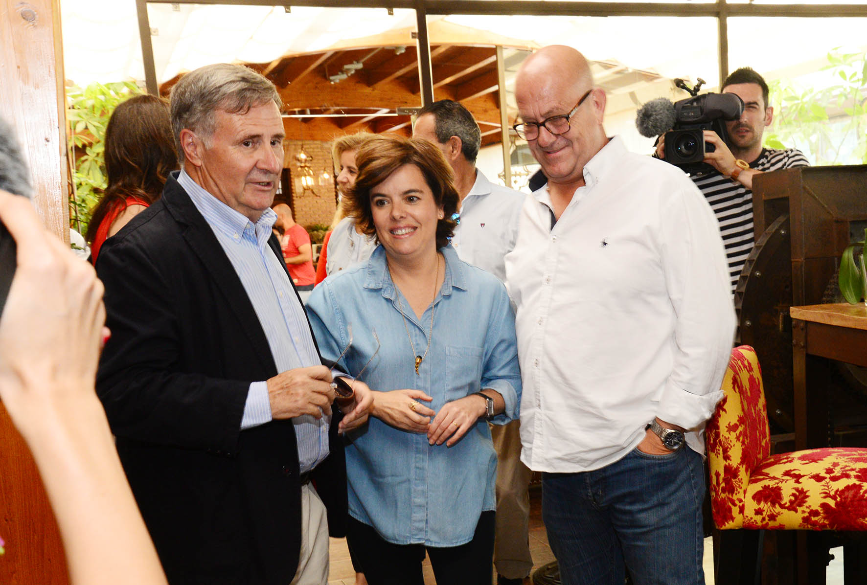 Soraya, junto a Tizón y Emilio Bravo.