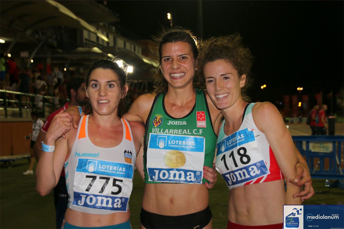 El podio de los 3.000 metros obstáculos; María José Pérez es la primera por la izquierda