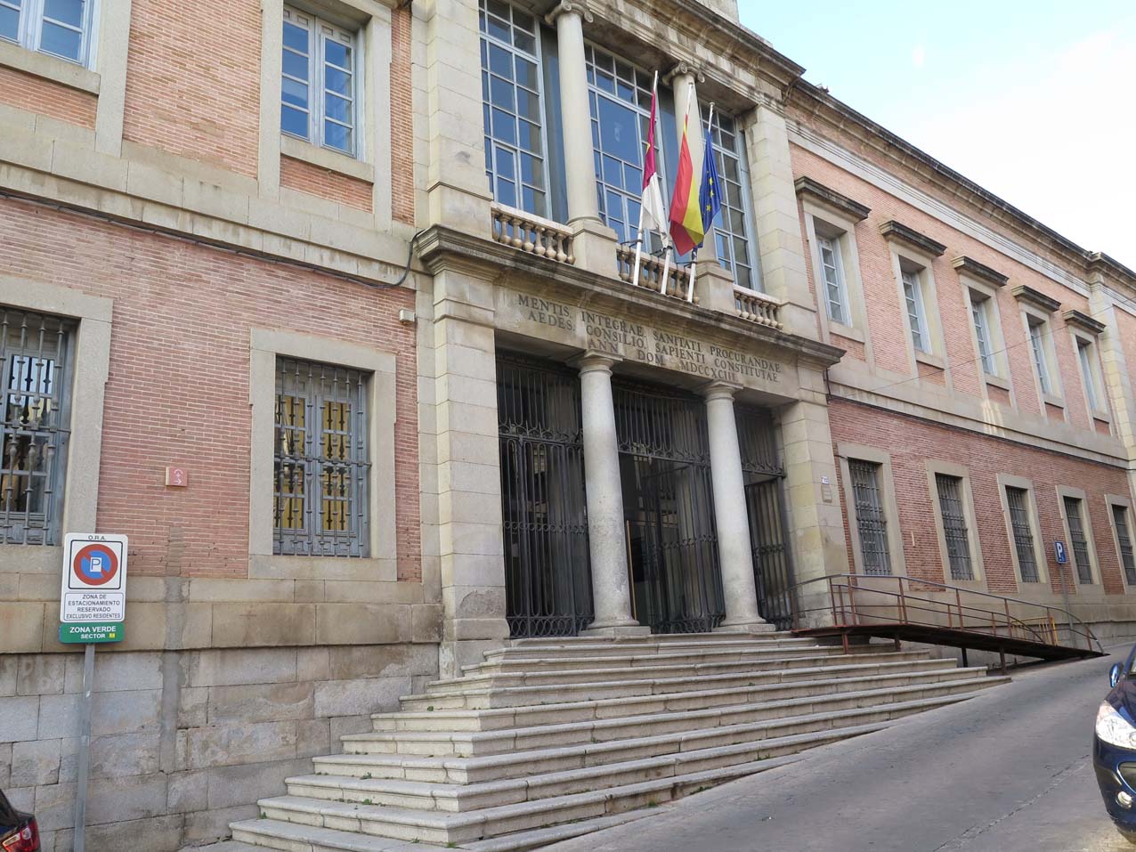Imagen de la fachada de la Consejería de Hacienda y Administraciones Públicas de Castilla-La Mancha. 35 horas