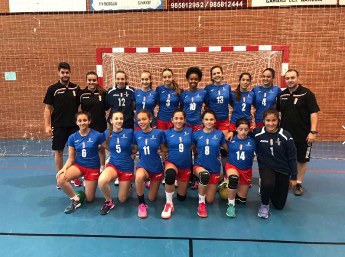 La Selección femenina infantil que ganó el Torneo de Cangas de balonmano