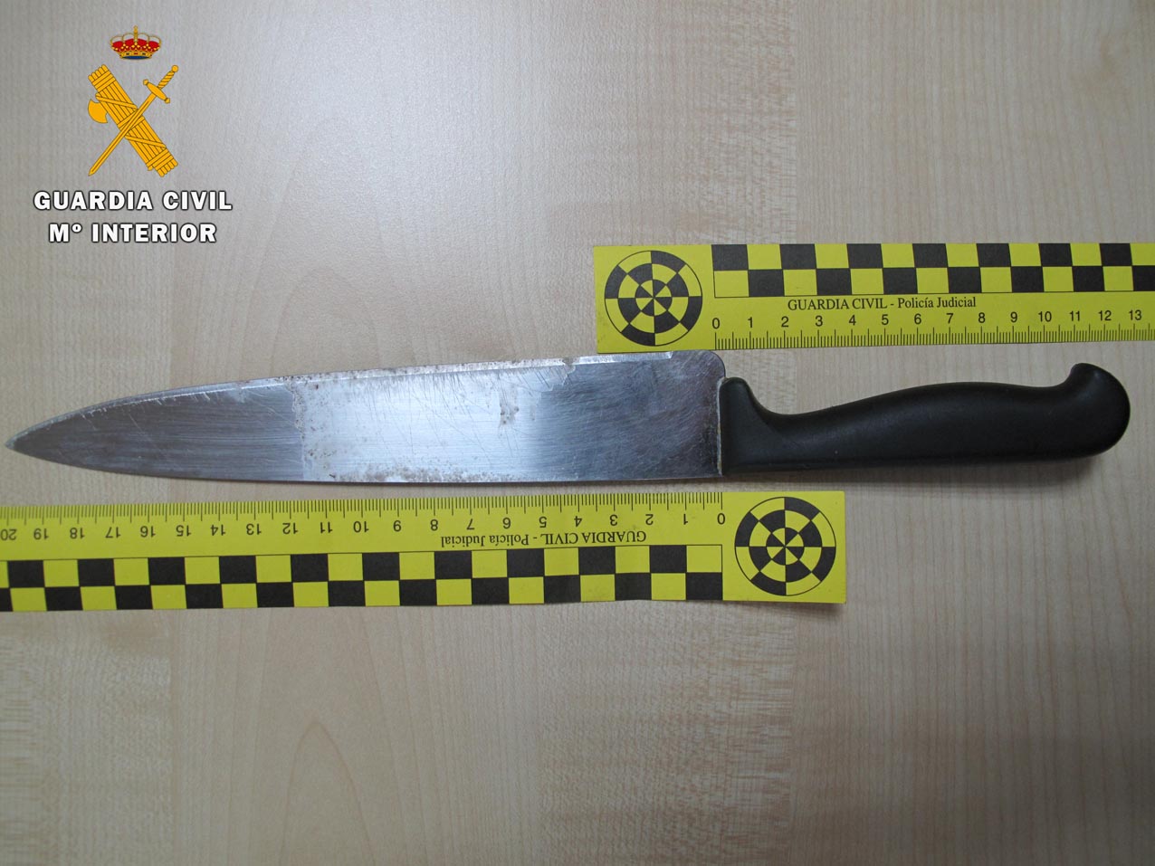 Cuchillo con el que el atracador amenazó a la víctima en Bargas.