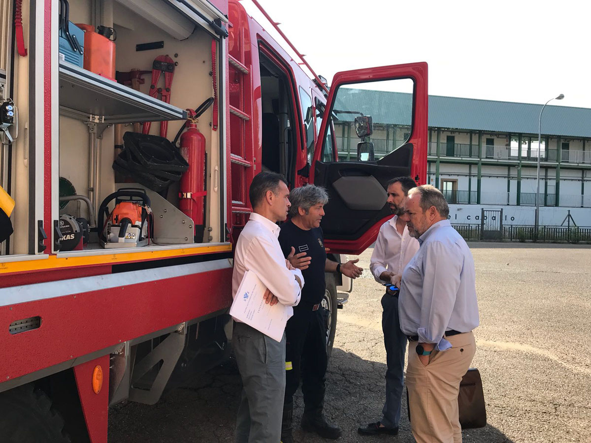 Encuentro del PP con los bomberos de Toledo.