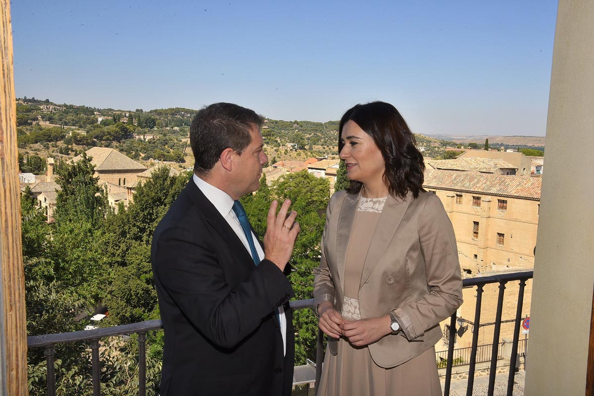 Encuentro entre Carmen Monzón y Emiliano García-Page.