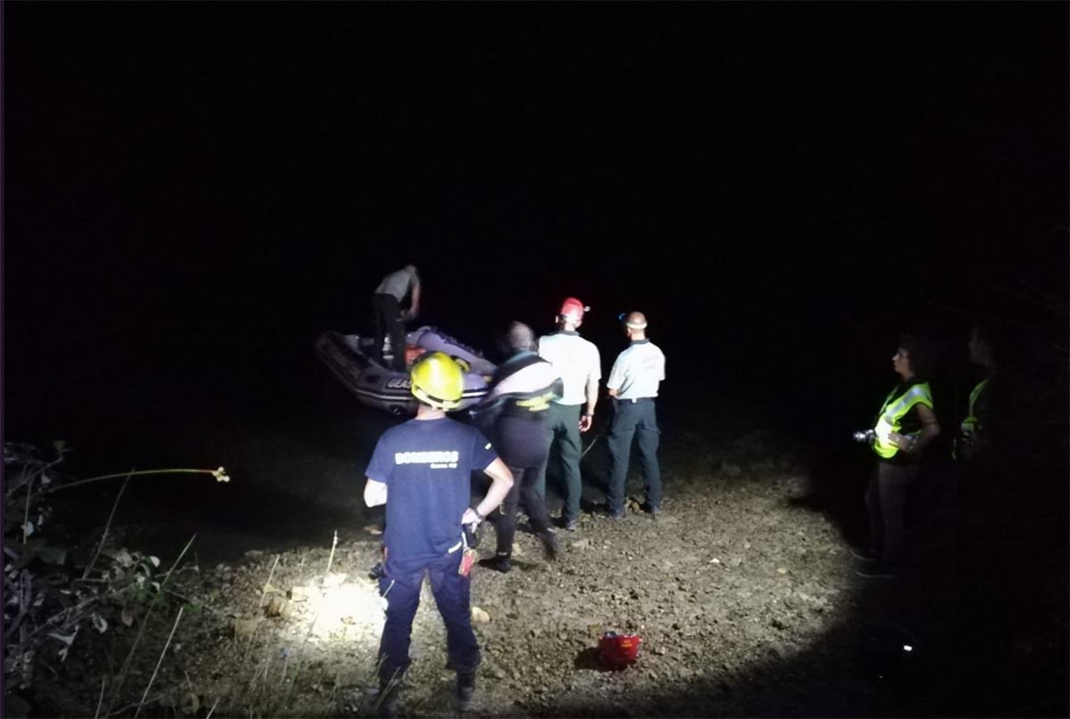 Detalle del rescate de la víctima en el embalse de Henchidanos