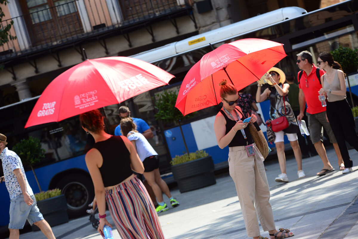 Saquen los paragüas, sí, porque el calor va a apretar…