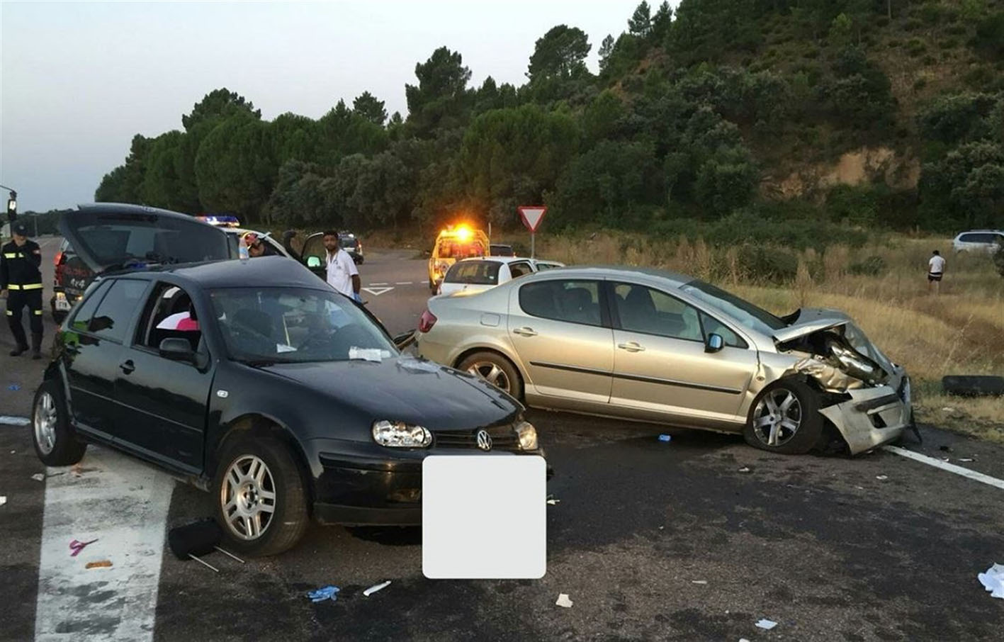 Los dos coches que han colisionado.