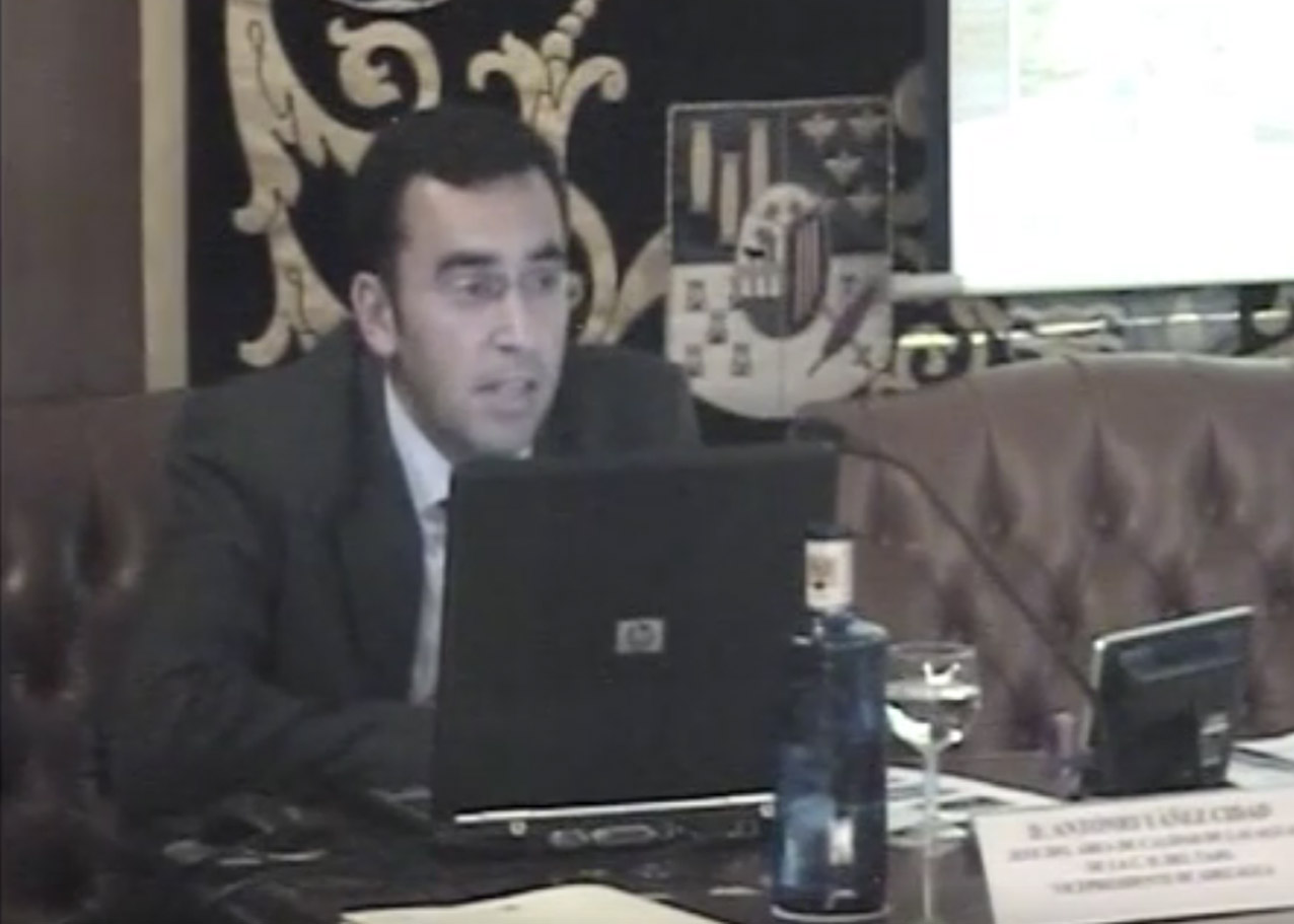 Antonio Yáñez impartiendo una charla. confederación hidrográfica del tajo