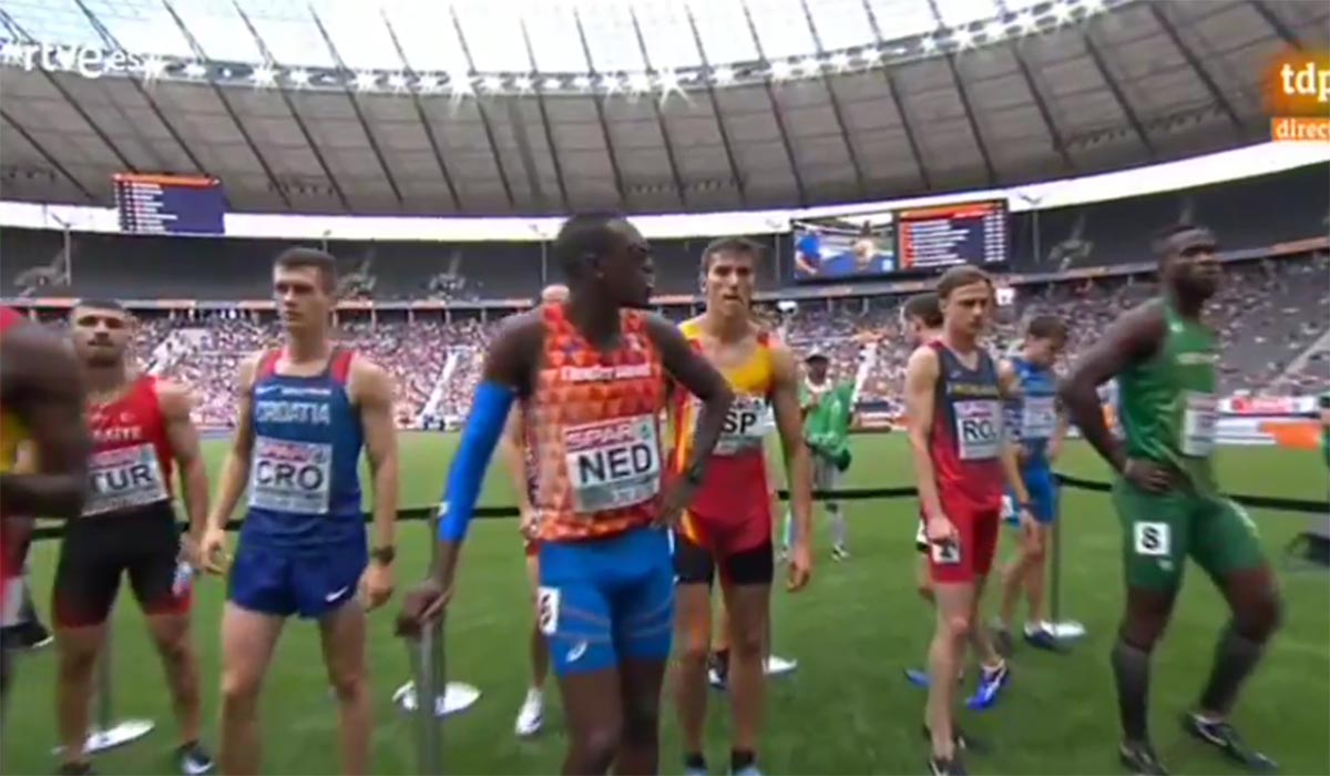 Búa (el segundo por la derecha), antes de la carrera