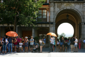 La Plaza de Zocodover, con gente, en una imagen de hace meses. ¿Cuándo la volveremos a ver así?