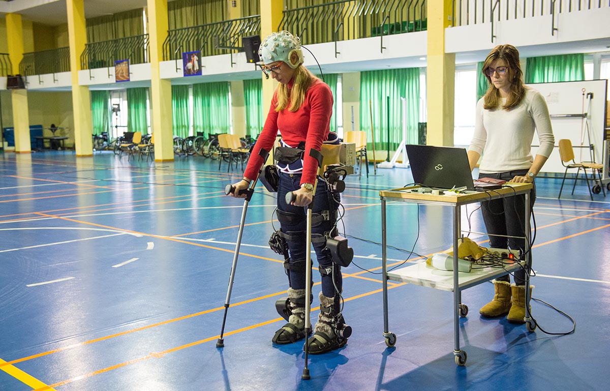 Parapléjicos y el proyecto Extend mejoran la movilidad y autonomía de los lesionados medulares