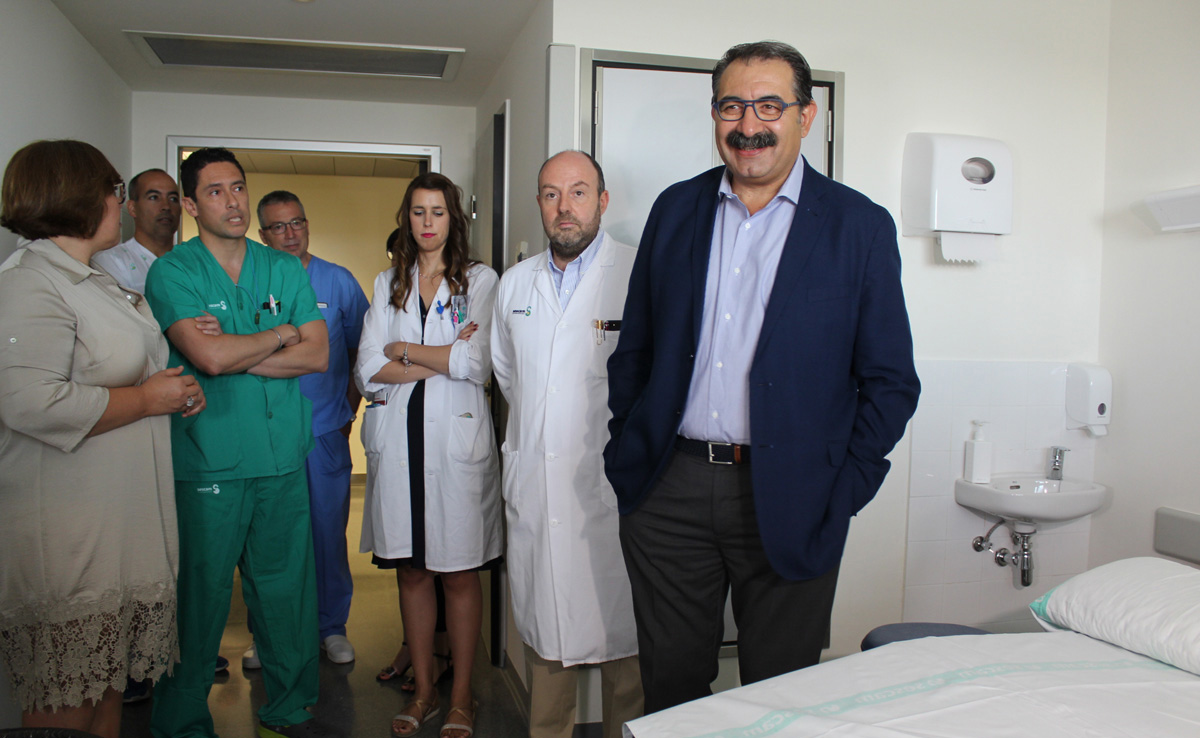 Jesús Fernández Sanz, consejero de Sanidad, en el Hospital de Ciudad Real.