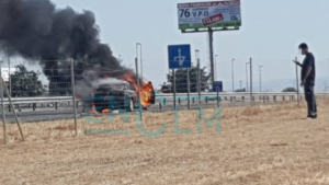 Coche calcinado en Illescas.
