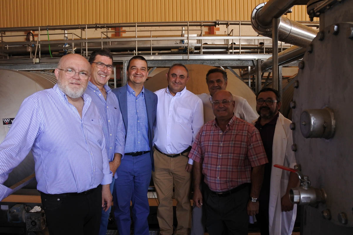 Francisco Martínez Arroyo durante su visita a la Cooperativa San Antonio Abad.