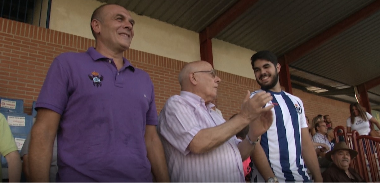 Tres generación de seguidores del CF Talavera.