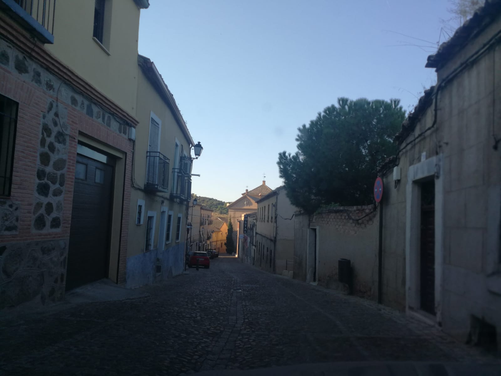 Imagen de la calle Descalzos, en Toledo.