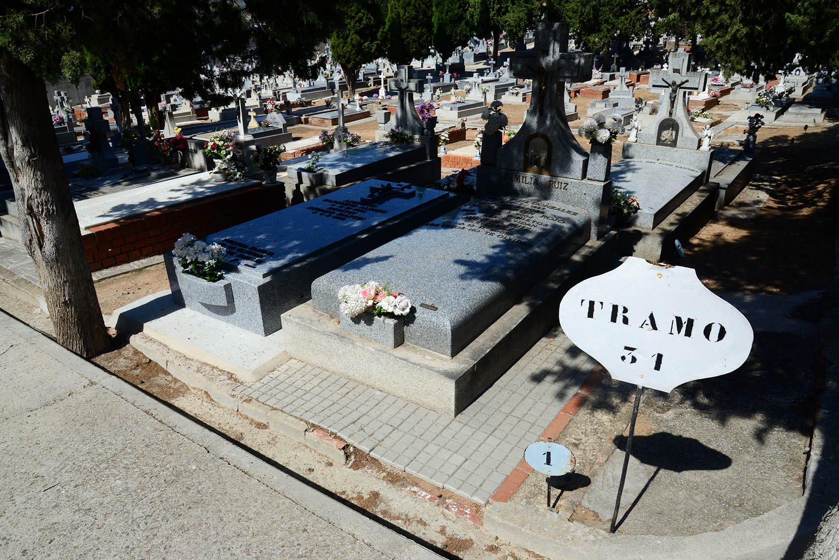 El llamado tramo o Patio 31 del cementerio de Toledo se está dignificando y las obras finalizarán en unas cuatro semanas.