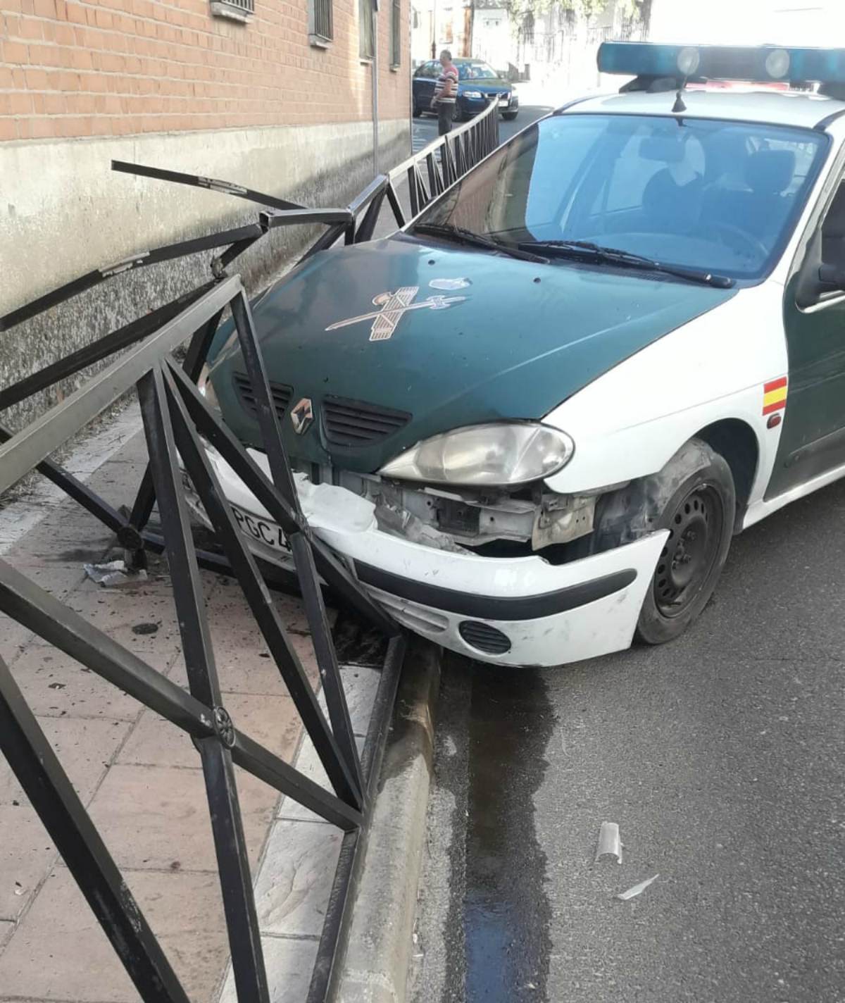 Coche de la Guardia Civil accidentado en Carranque. AUGC