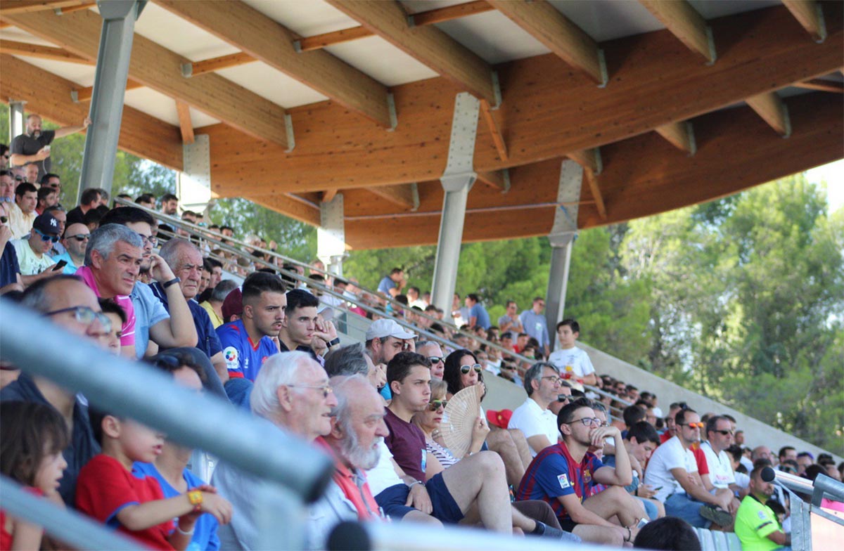 La afición de la UB Conqunse espera a saber quiénes serán los nuevos dueños del club