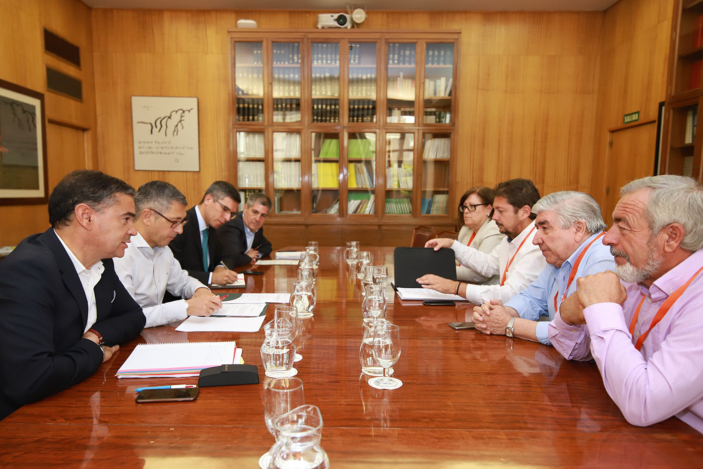 Hugo Morán, secretario de Estado de Medio Ambiente, con los alcaldes de los Municipios Ribereños.