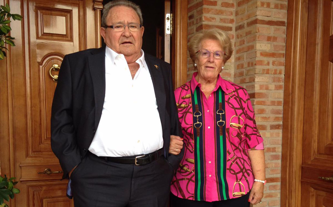 Luis Alonso, junto a su viuda, Ángela.