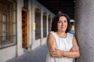 Mar Álvarez, en la puerta de la Delegación del Gobierno en CLM, en la ciudad de Toledo.