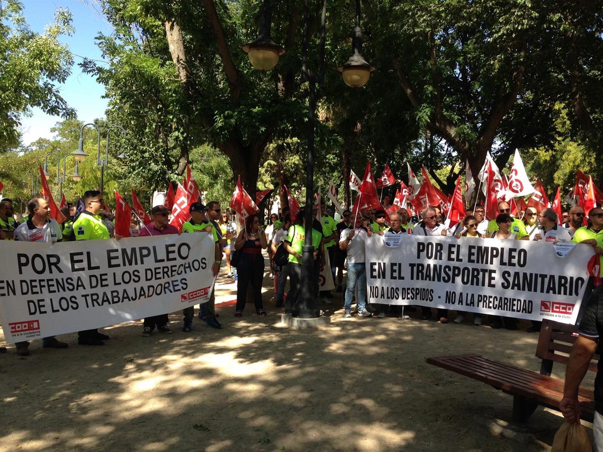 Manifestación de los trabajadores de ambulancias en Toledo.