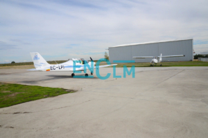 La nave de la imagen se ampliará hasta los 3.000 metros cuadrados para la empresa de mantenimiento de helicópteros.
