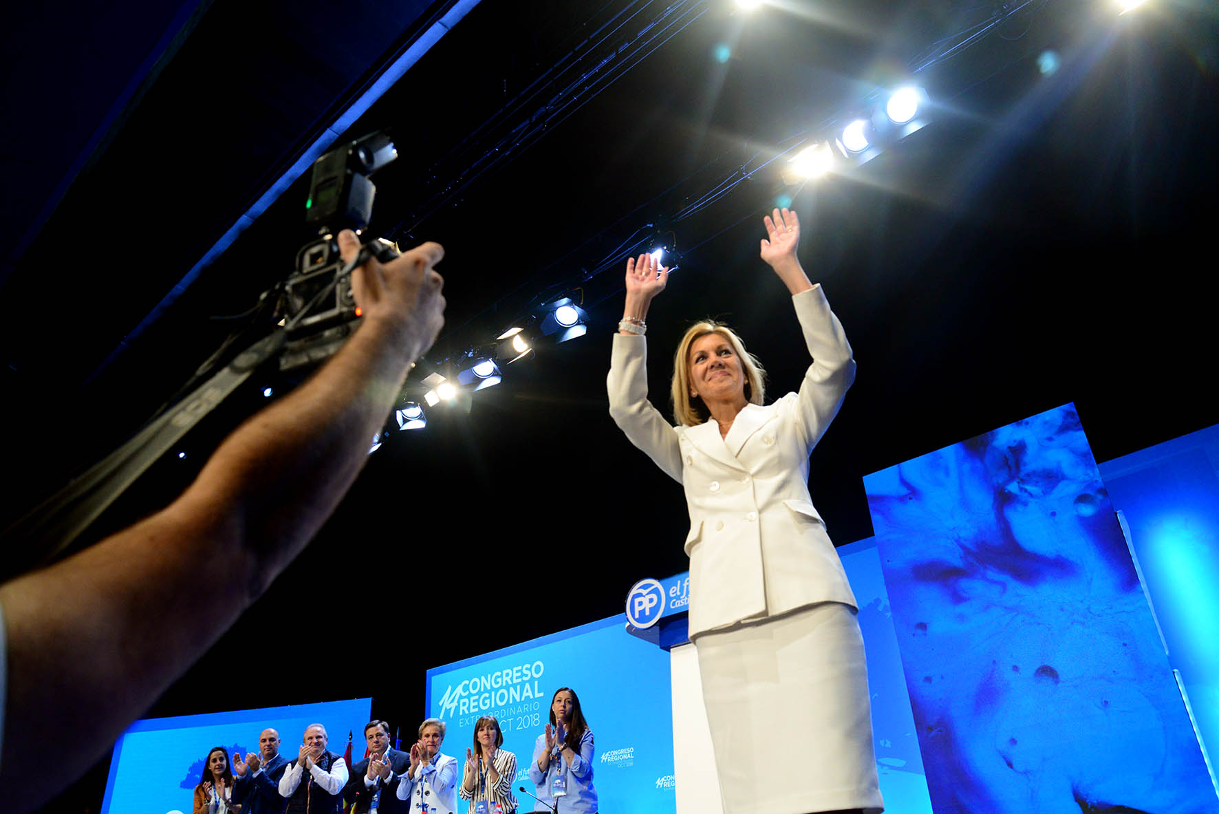 Cospedal, emocionada, ha dicho adiós a su cargo de presidenta del PP de Castilla-La Mancha.