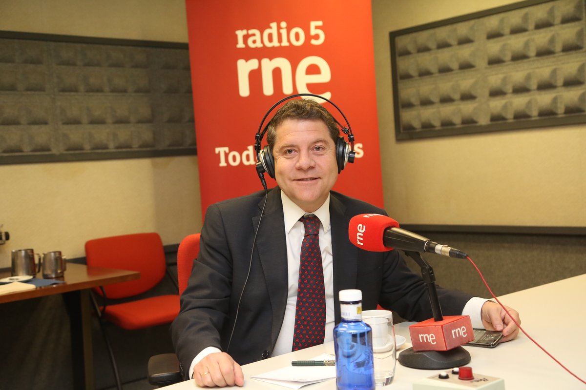 Emiliano García-Page en una entrevista en Radio Nacional de España. adelanto electoral