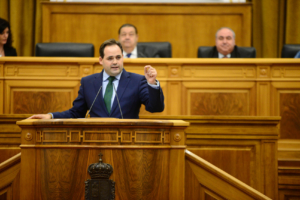 Paco Núñez, presidente del PP de CLM, en la tribuna de las Cortes durante el Debate sobre el Estado de la Región.