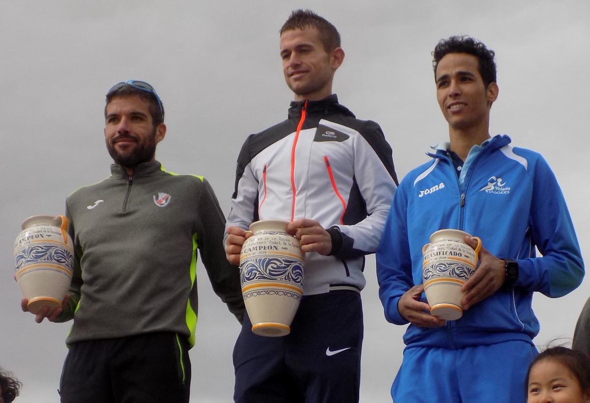 El UDAT brilló en la Media Maratón y los 10km de Talavera (el primero por la izquierda, Juan Carlos Serrano)