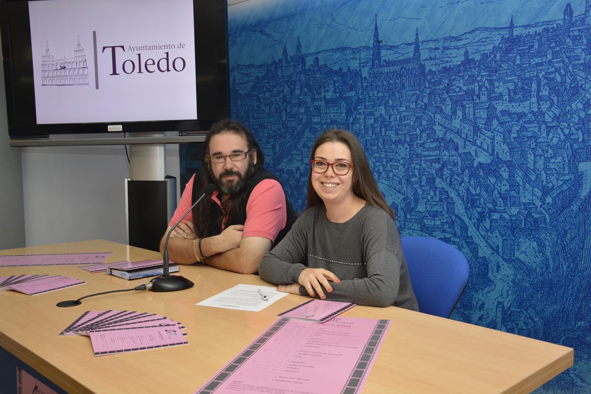 La concejal de Cultura de Toledo, Nuria Cogolludo, y el director del Cine Club Municipal, Gabriel Castaño.