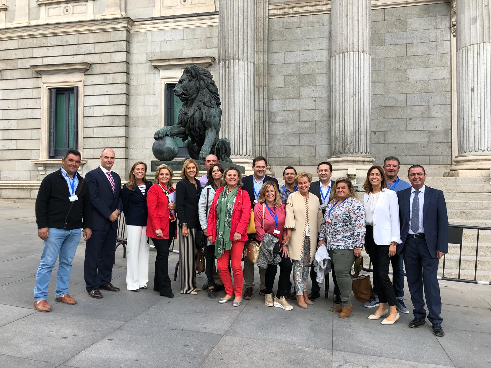 Dirigentes y diputados en el Congreso del Partido Popular de Castilla-La Mancha. plaga de conejos