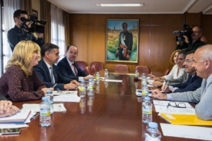 Reunión entre Manuel González y Llanos Castellanos. Despoblación