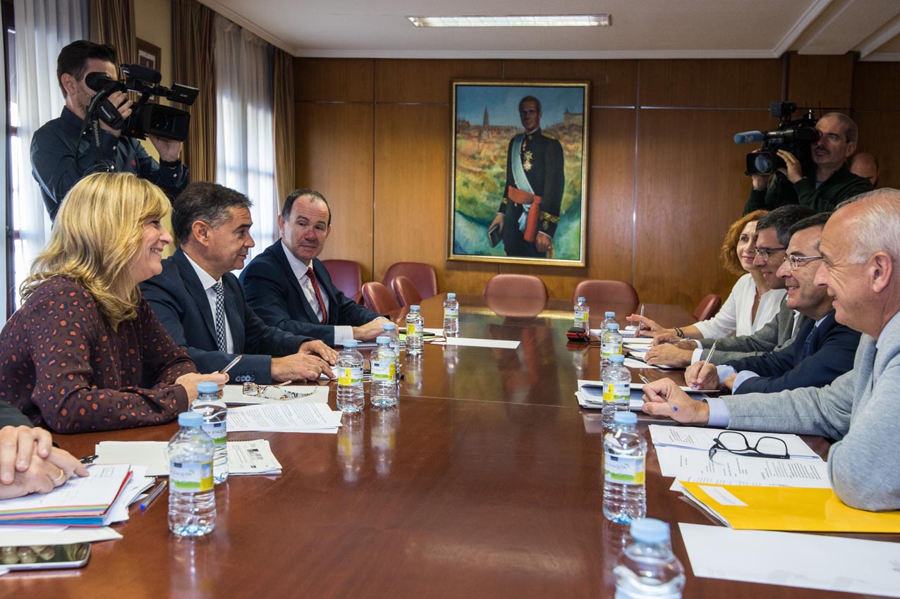 Reunión entre Manuel González y Llanos Castellanos. Despoblación