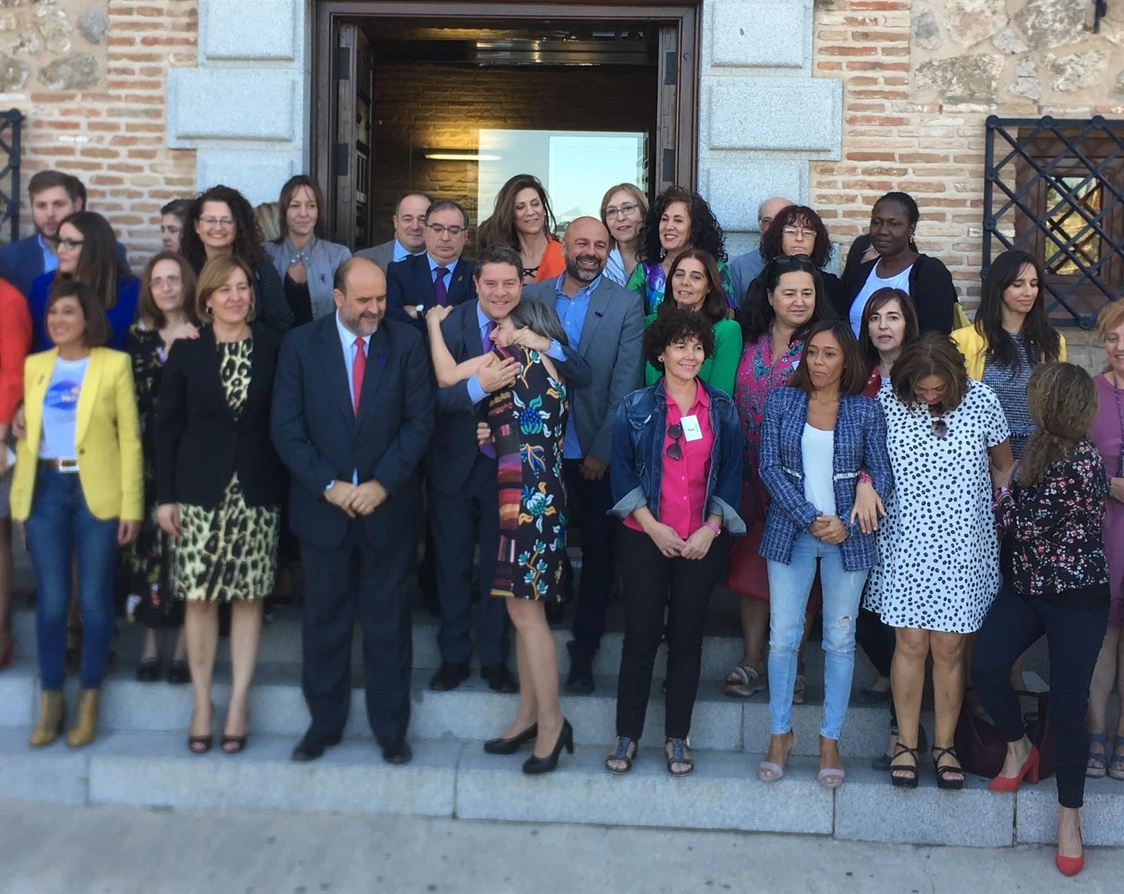 Foto de familia tras la aprobación de la Ley contra la violencia de Género. machismo