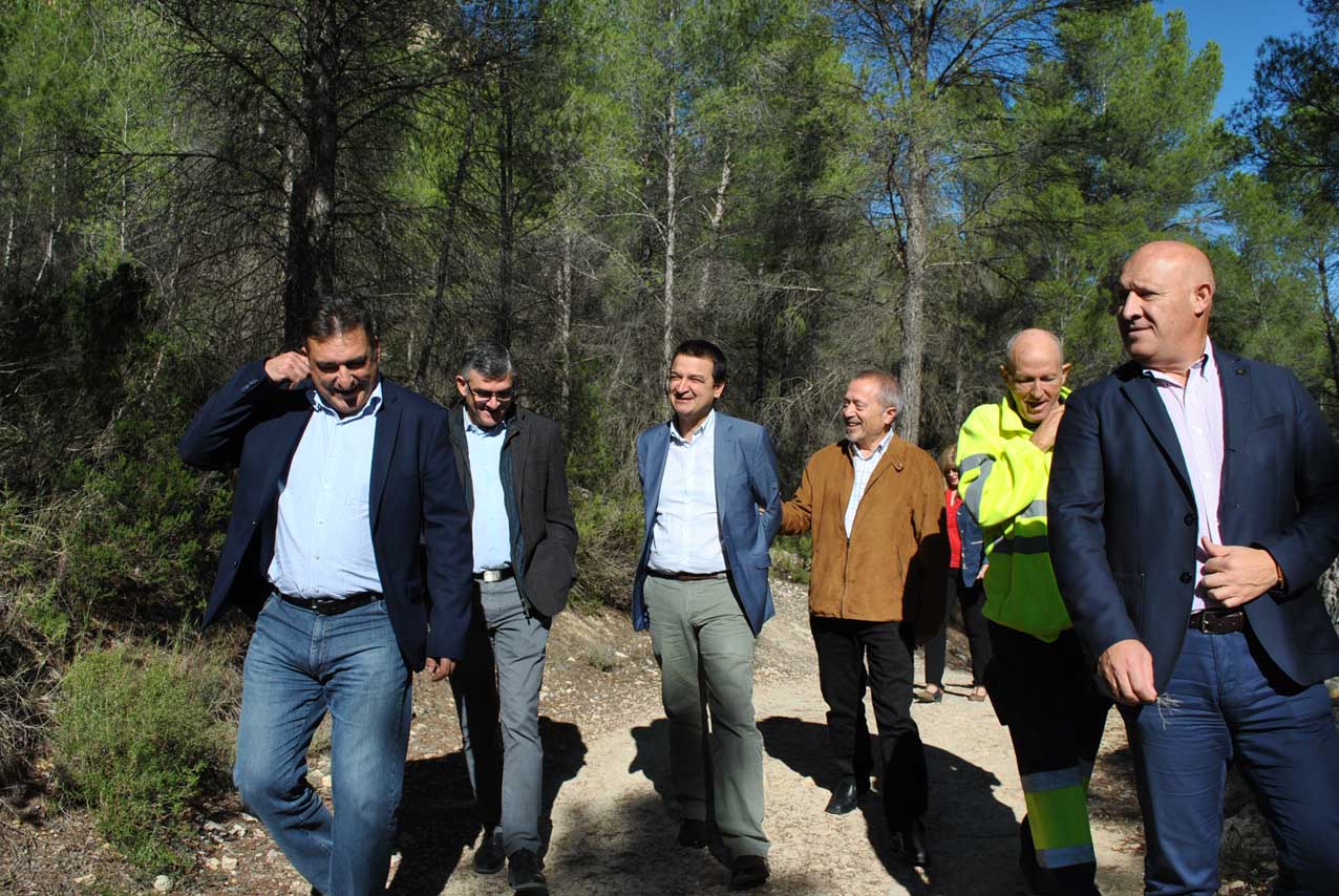 Francisco Martínez Arroyo durante su visita a las Hoces del Cabriel.