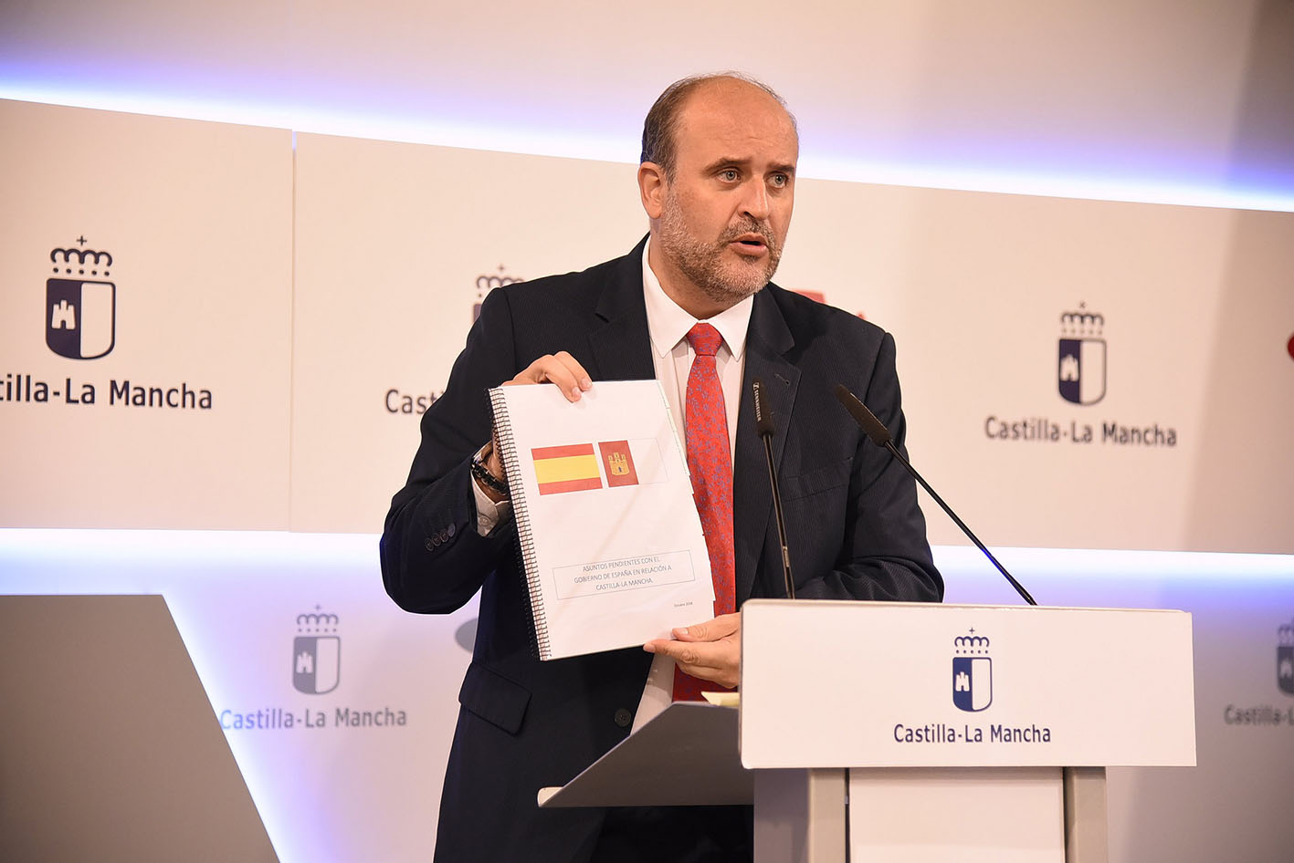 José Luis Martínez Guijarro, vicepresidente primero de Castilla-La Mancha, en rueda de prensa. Talavera