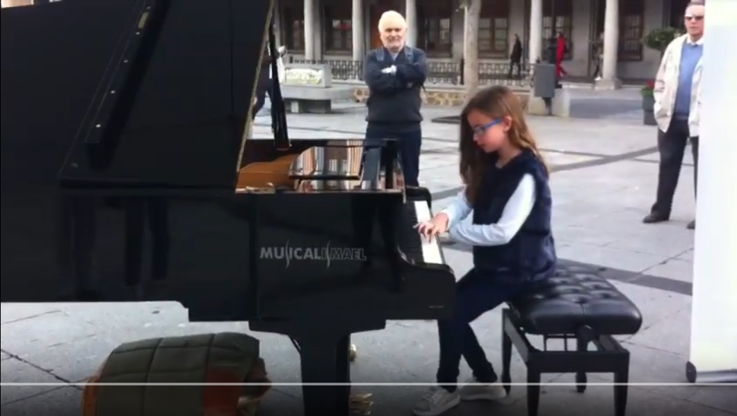 Pianos en la calle.