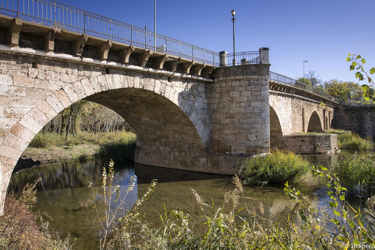 Puente árabe-romano sobre el río Henares, en Guadalajara.