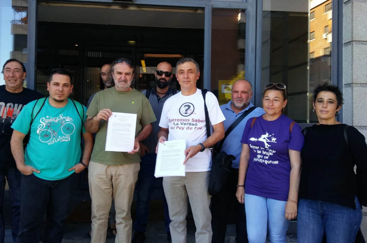 Entrega de alegaciones al PSI del Puy du Fou en la Consejería de Fomento.