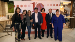 Los hijos del fallecido Mariano Díaz-Chirón, en la inauguración de "El 10 de Santo Tomé", junto a la alcaldesa de Toledo y el consejero de Hacienda.