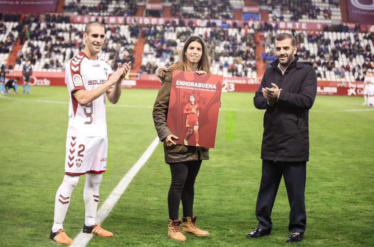 Alba Redondo, del Fundación, fue homenajeada por el Albacete Balompié