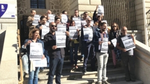 Concentración frente a la Biblioteca de Castilla-La Mancha en el Alcázar de Toledo. bibliotecas