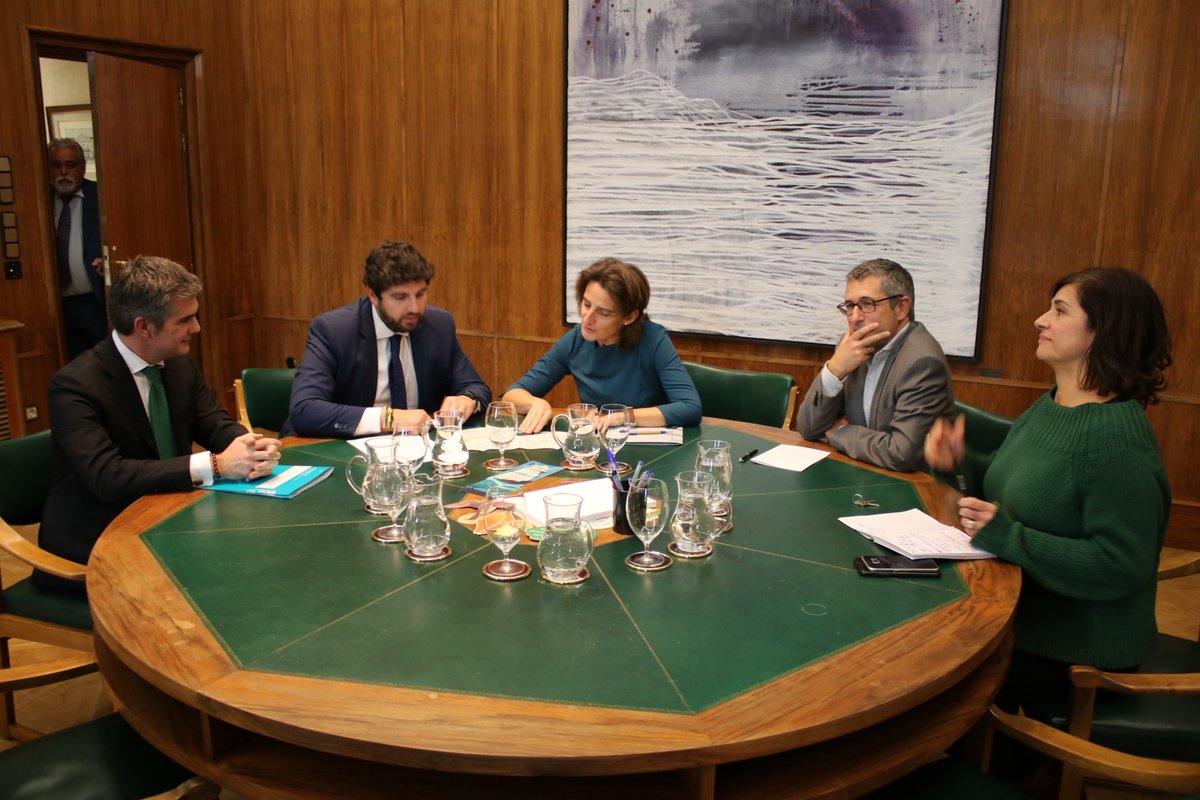 Imagen de la reunión entre López Miras y Teresa Ribera. Foto: Gobierno de la Región de Murcia.