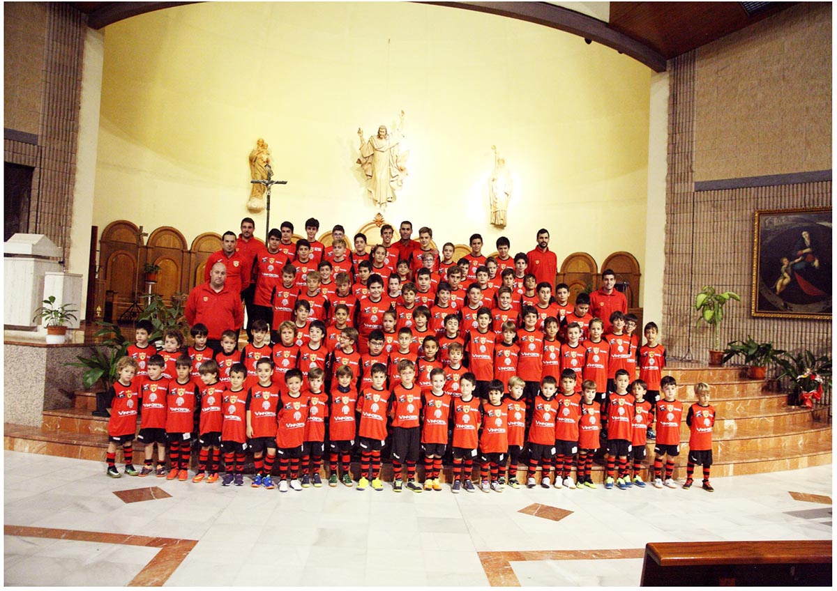 Foto de familia de la Escuela Fútbol Sala Joan Linares-Colegio Infantes