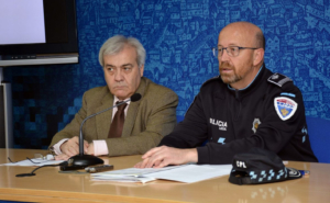 José Luis Martín Mora, a la derecha de la imagen, junto al concejal de Movilidad de Toledo, Juanjo Pérez del Pino.