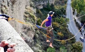 Kevin Vega, desafiando a todas las leyes de la física y del equilibrio.