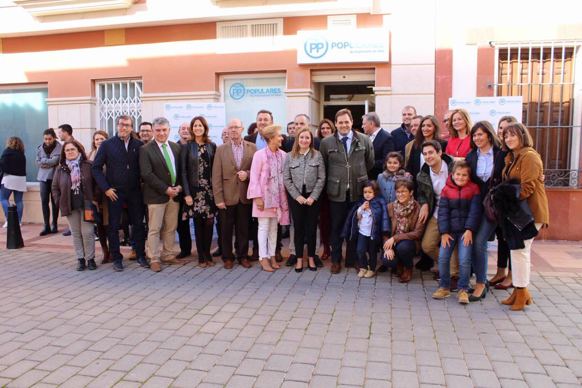 Paco Núñez en la inauguración de la sede del Partido Popular de Argamasilla de Alba.